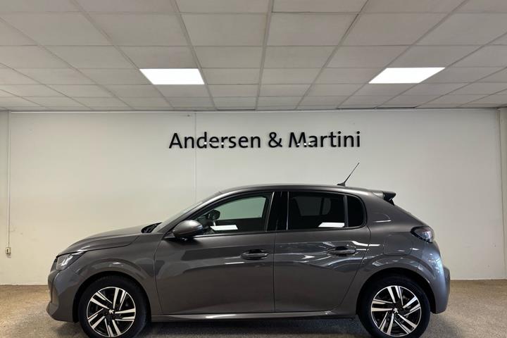 Grå Peugeot 208 fra 2021