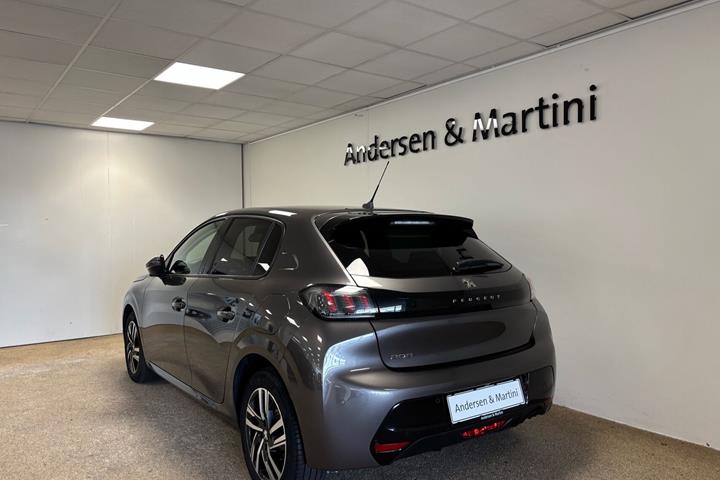 Grå Peugeot 208 fra 2021