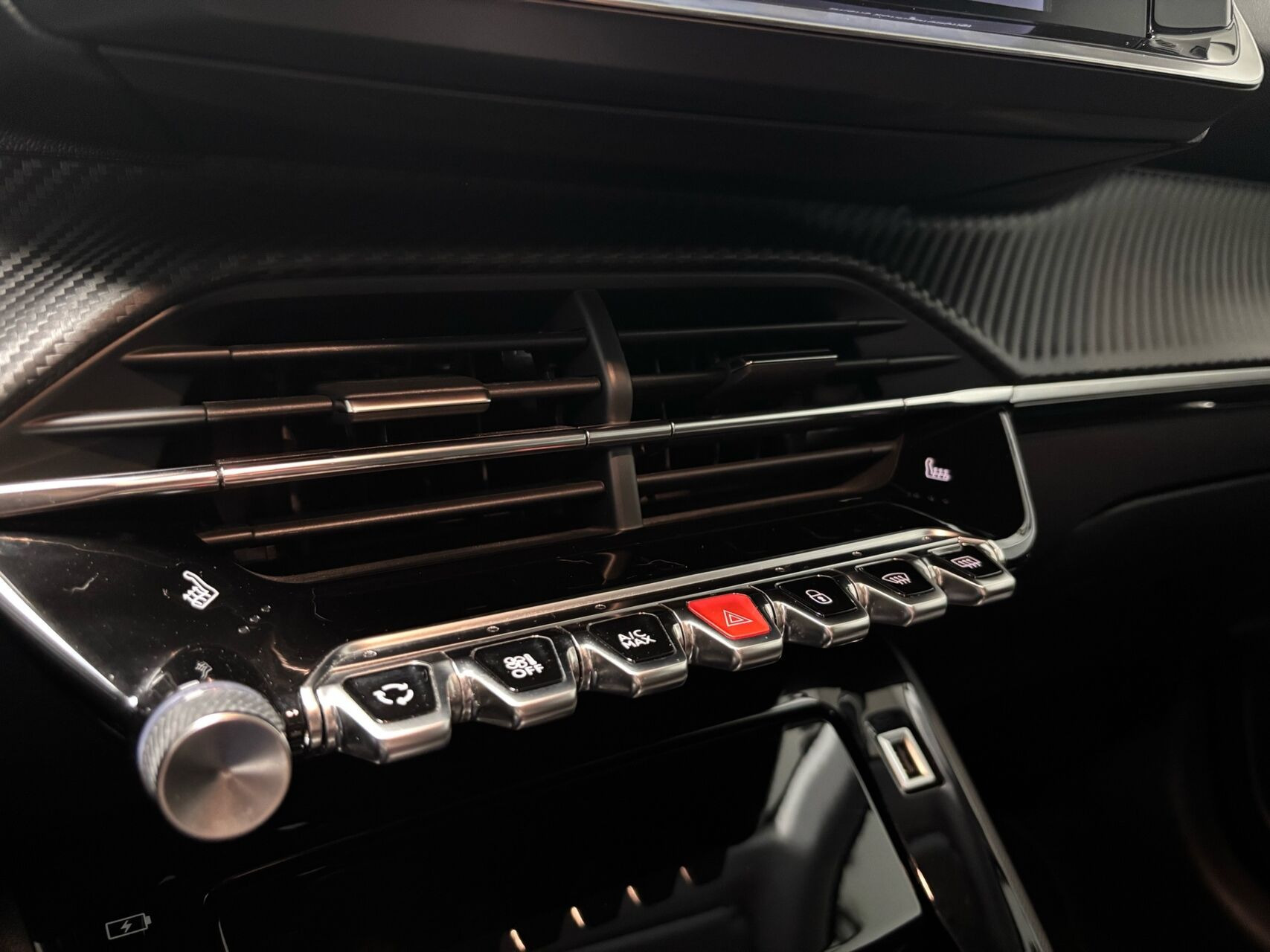 Grå Peugeot 208 fra 2021