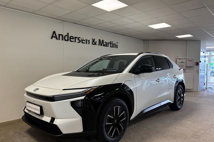 Hvid Toyota BZ4X fra 2026