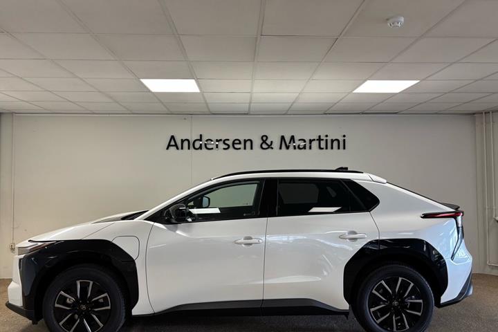 Hvid Toyota BZ4X fra 2026