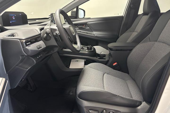 Hvid Toyota BZ4X fra 2026