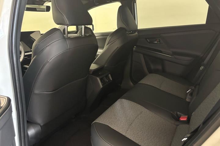 Hvid Toyota BZ4X fra 2026
