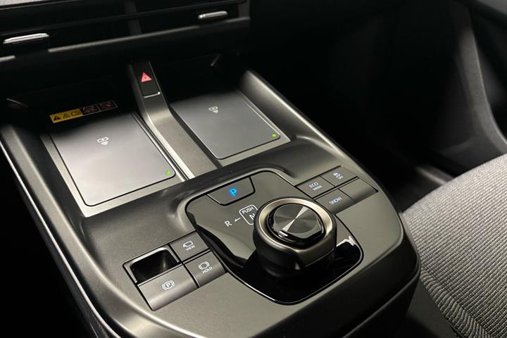 Hvid Toyota BZ4X fra 2026