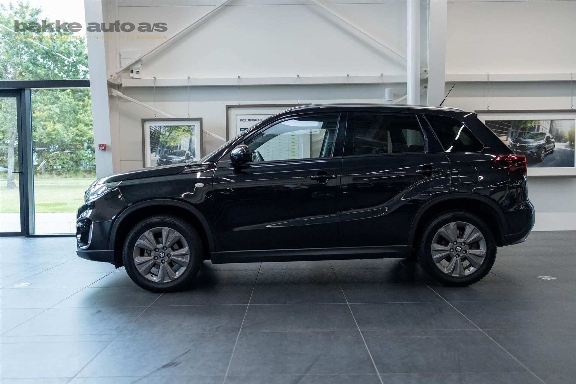 Sort Suzuki S-Cross fra 2022
