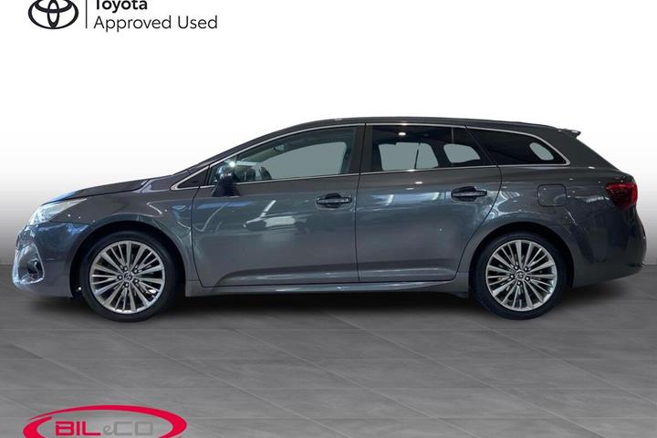 Grå Toyota Avensis fra 2015