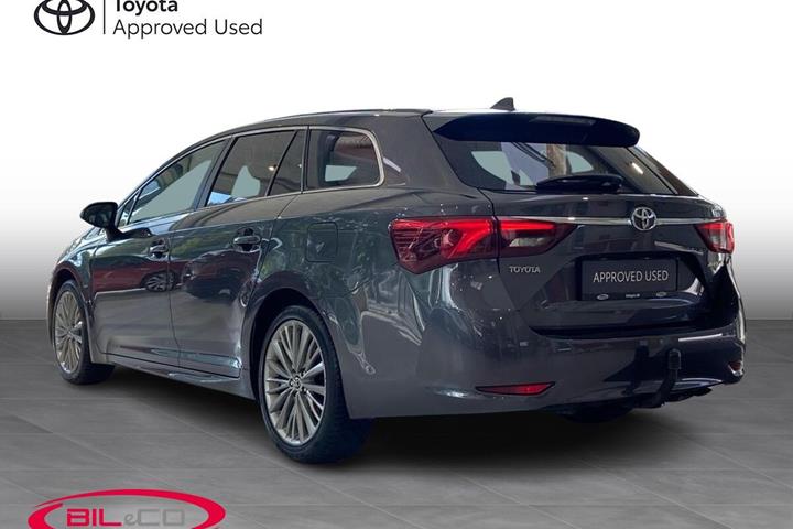 Grå Toyota Avensis fra 2015