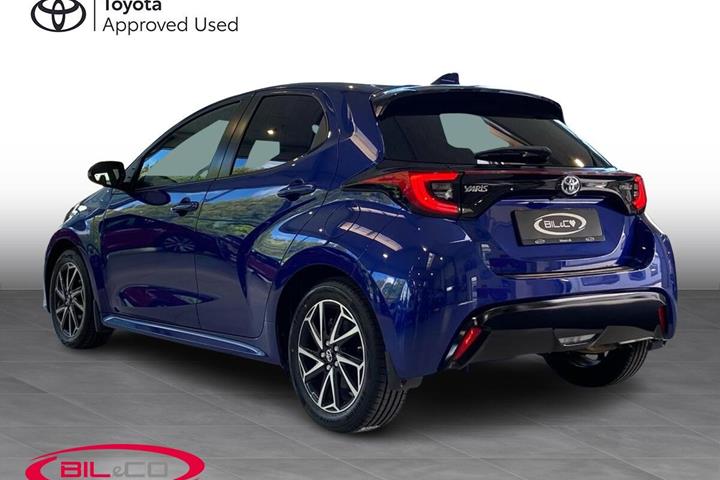 Blå Toyota Yaris fra 2021