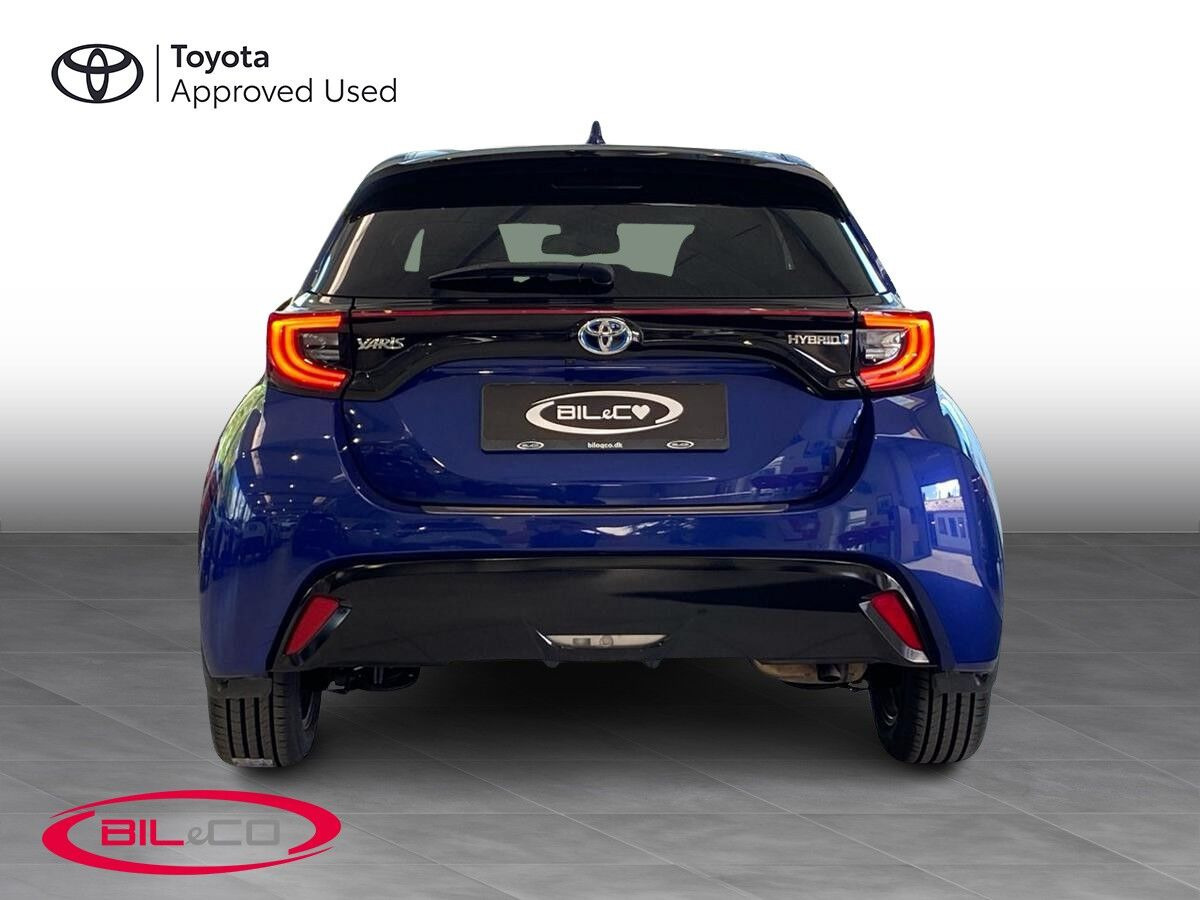 Blå Toyota Yaris fra 2021