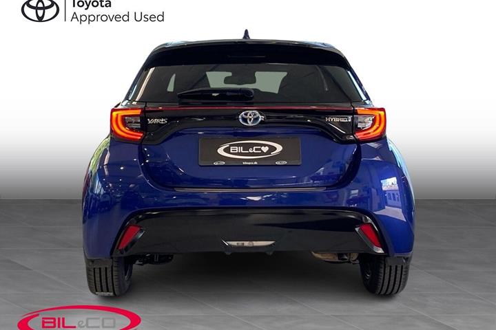 Blå Toyota Yaris fra 2021