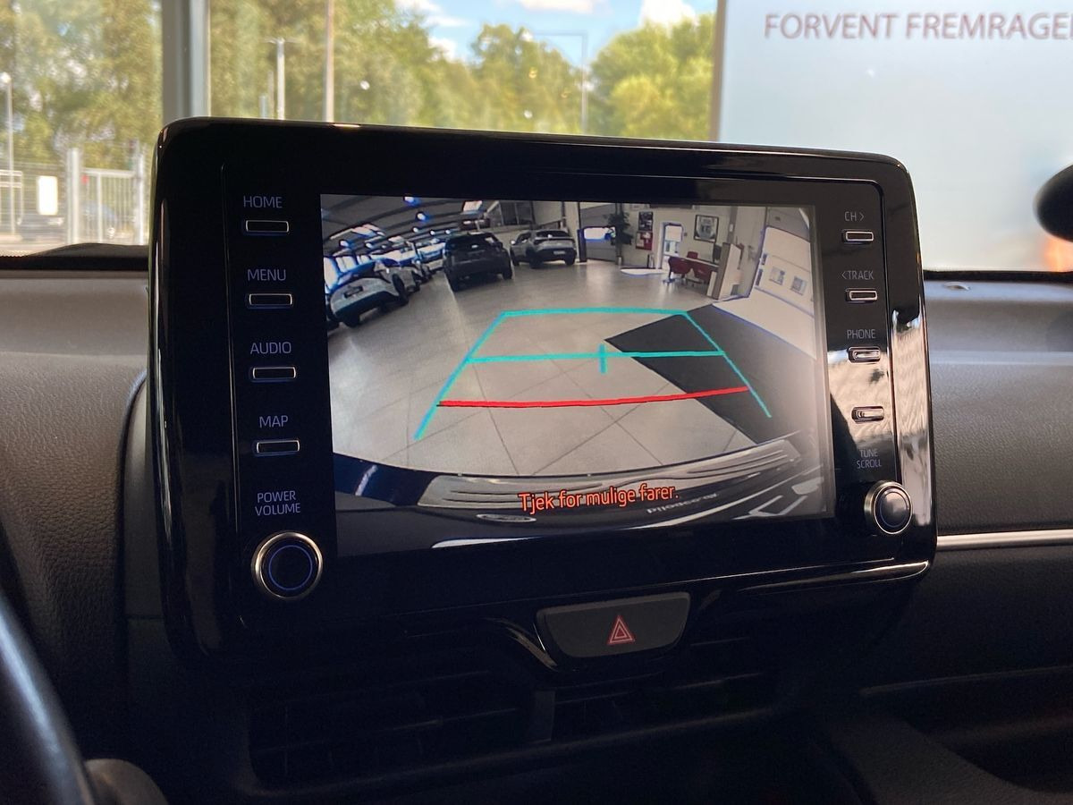 Blå Toyota Yaris fra 2021