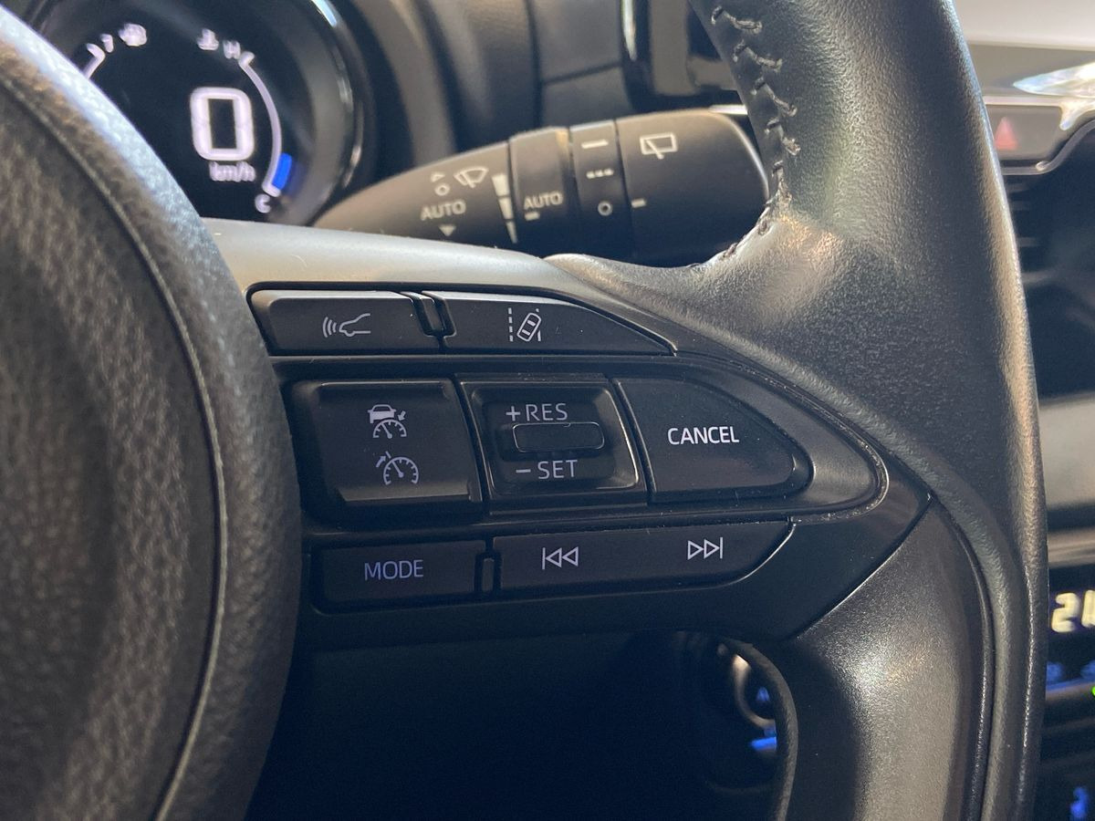 Blå Toyota Yaris fra 2021