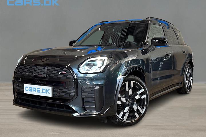 Grå Mini Countryman fra 2025 set udefra