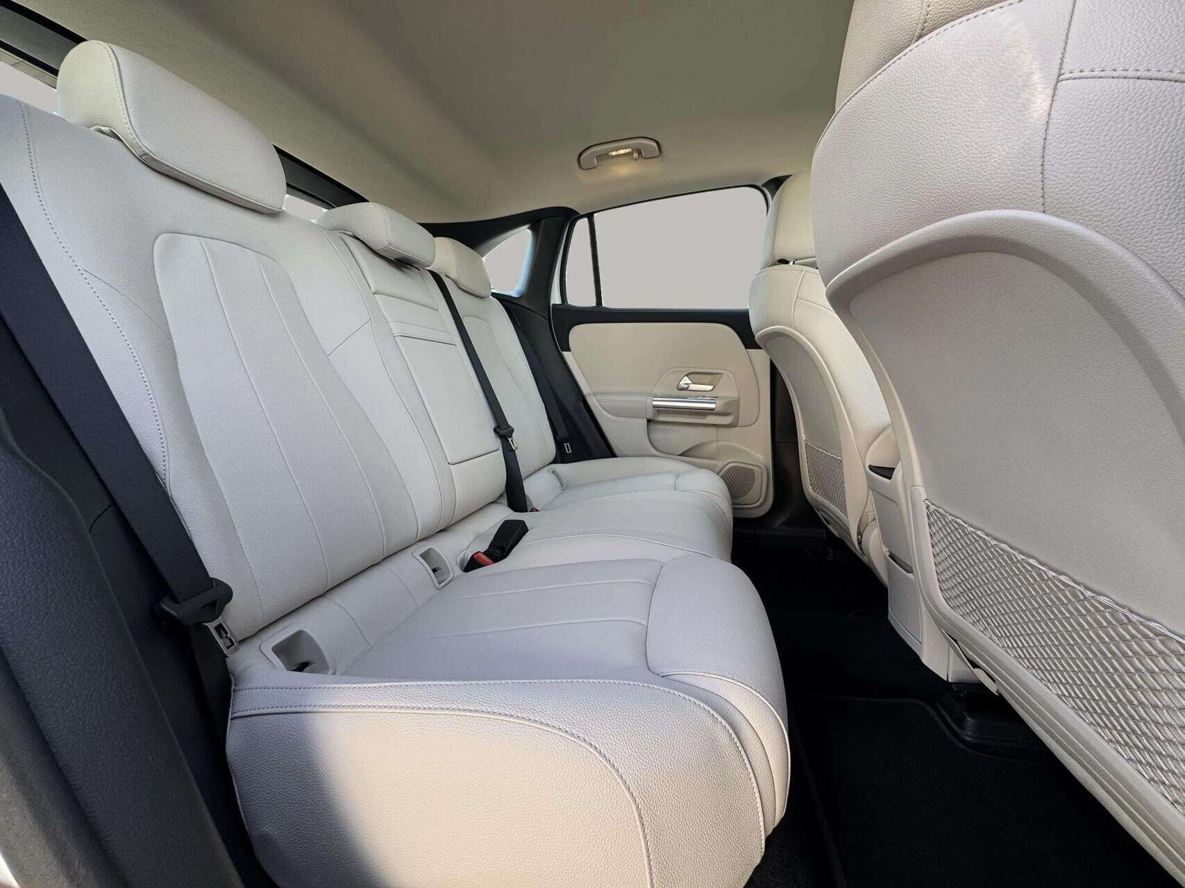 Hvid Mercedes EQA 250+ fra 2025