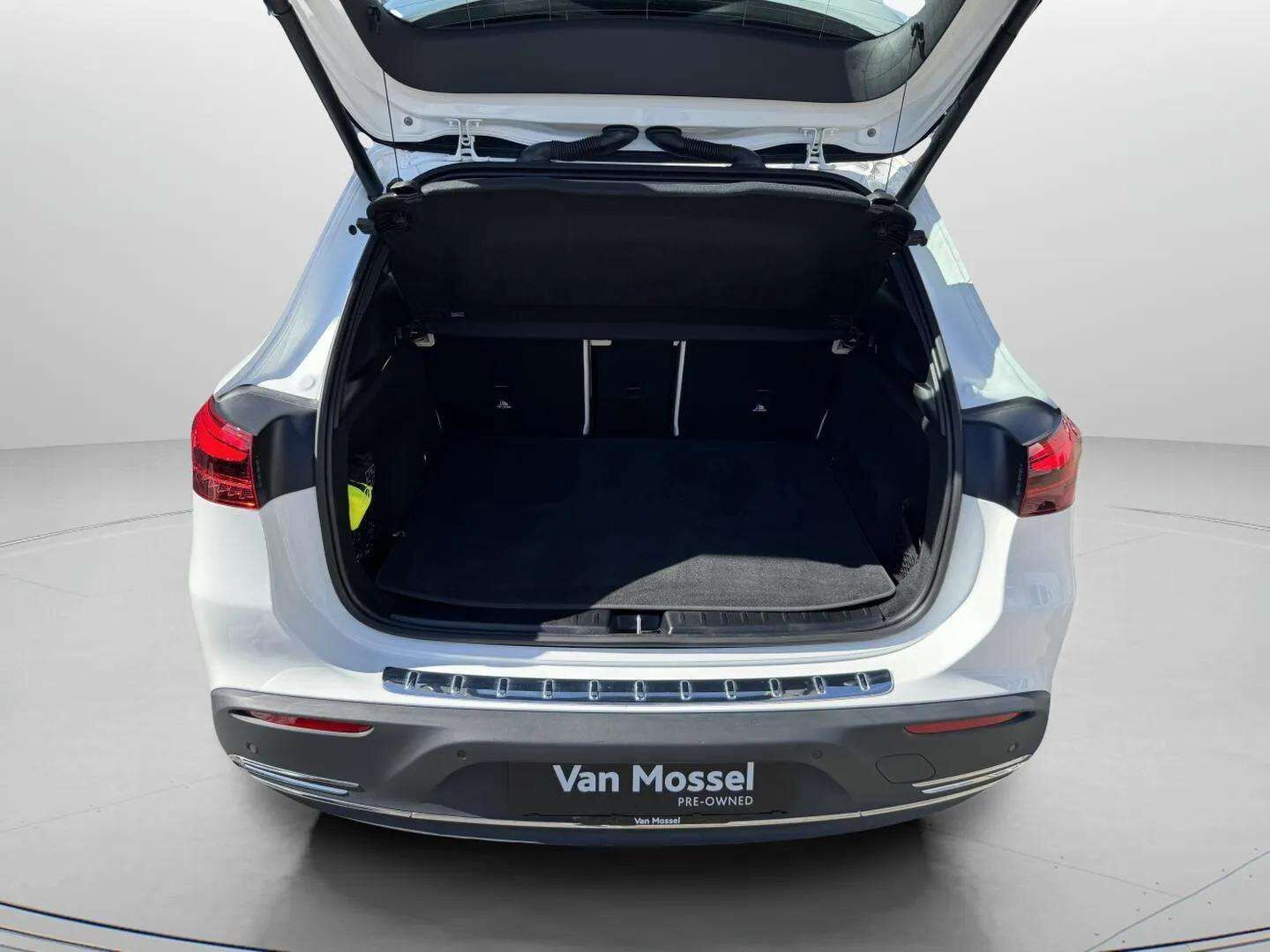 Hvid Mercedes EQA 250+ fra 2025