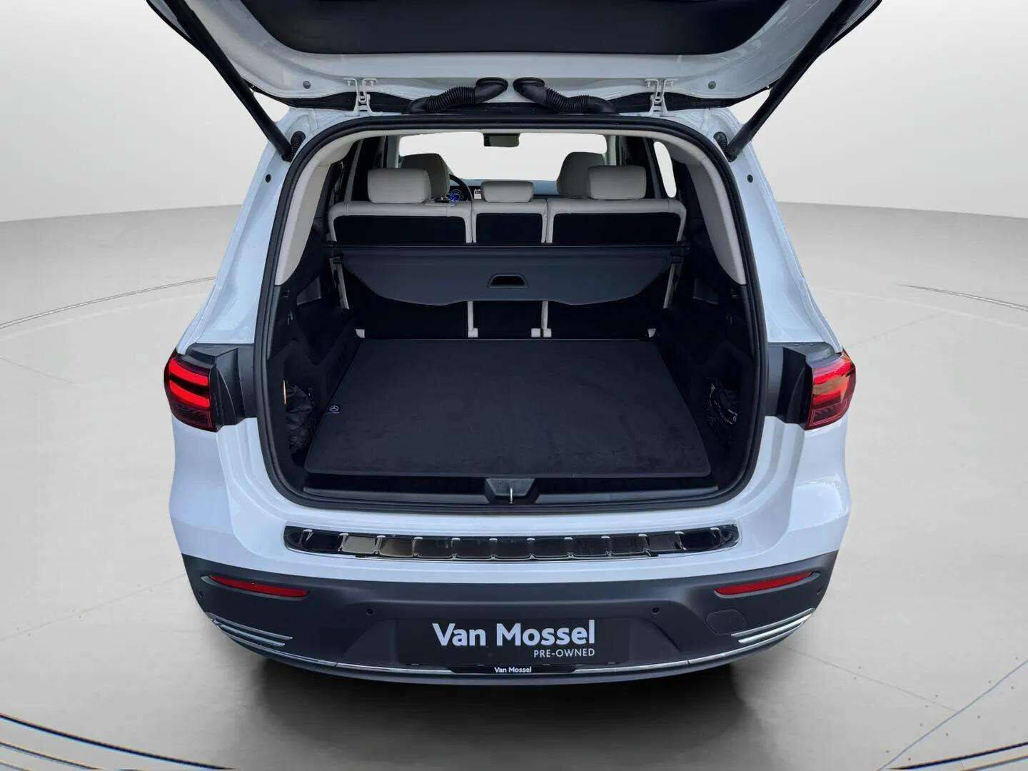 Hvid Mercedes EQB 250+ fra 2025