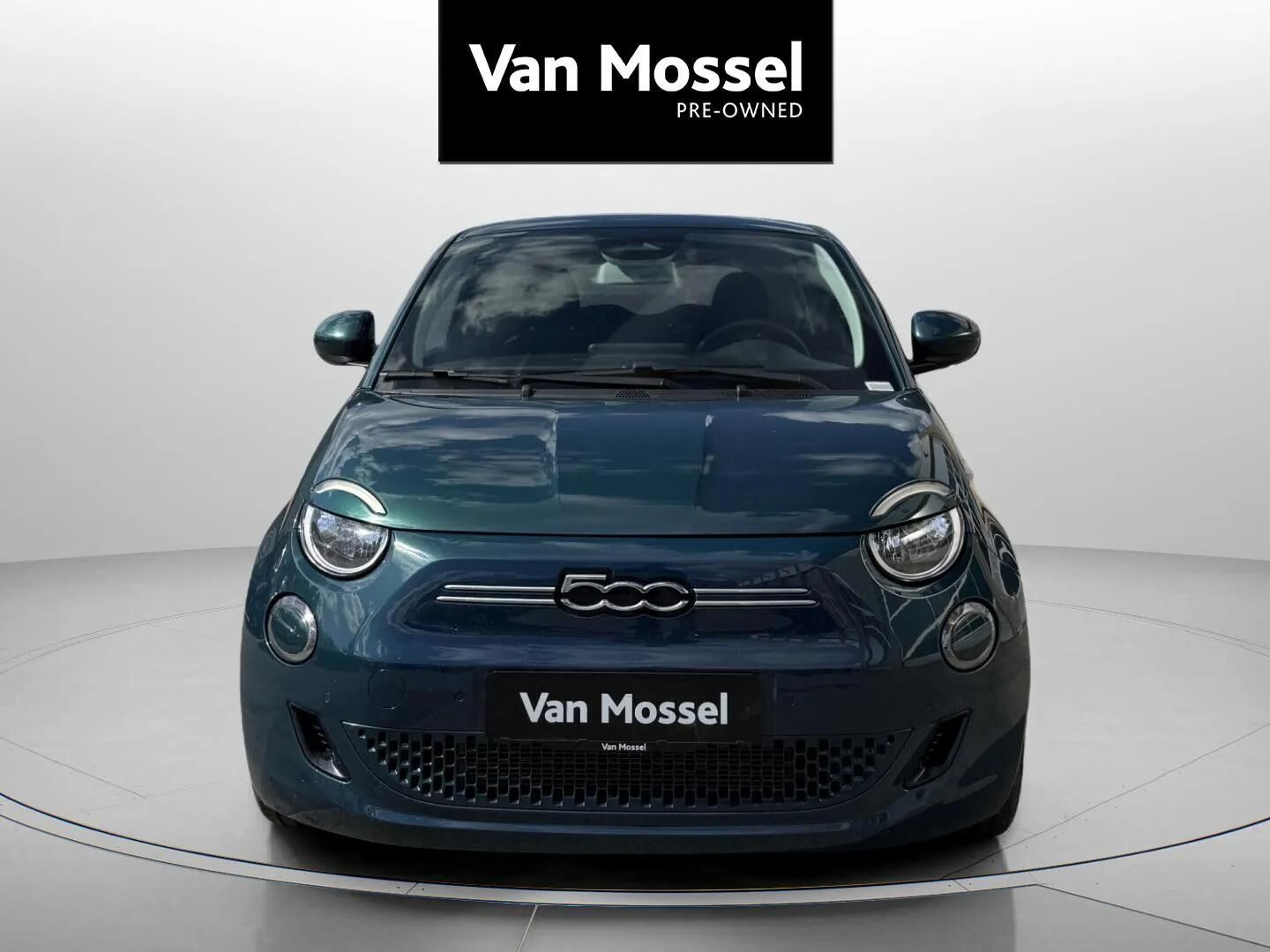 Grøn Fiat 500e fra 2023