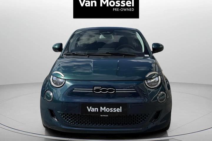 Grøn Fiat 500e fra 2023