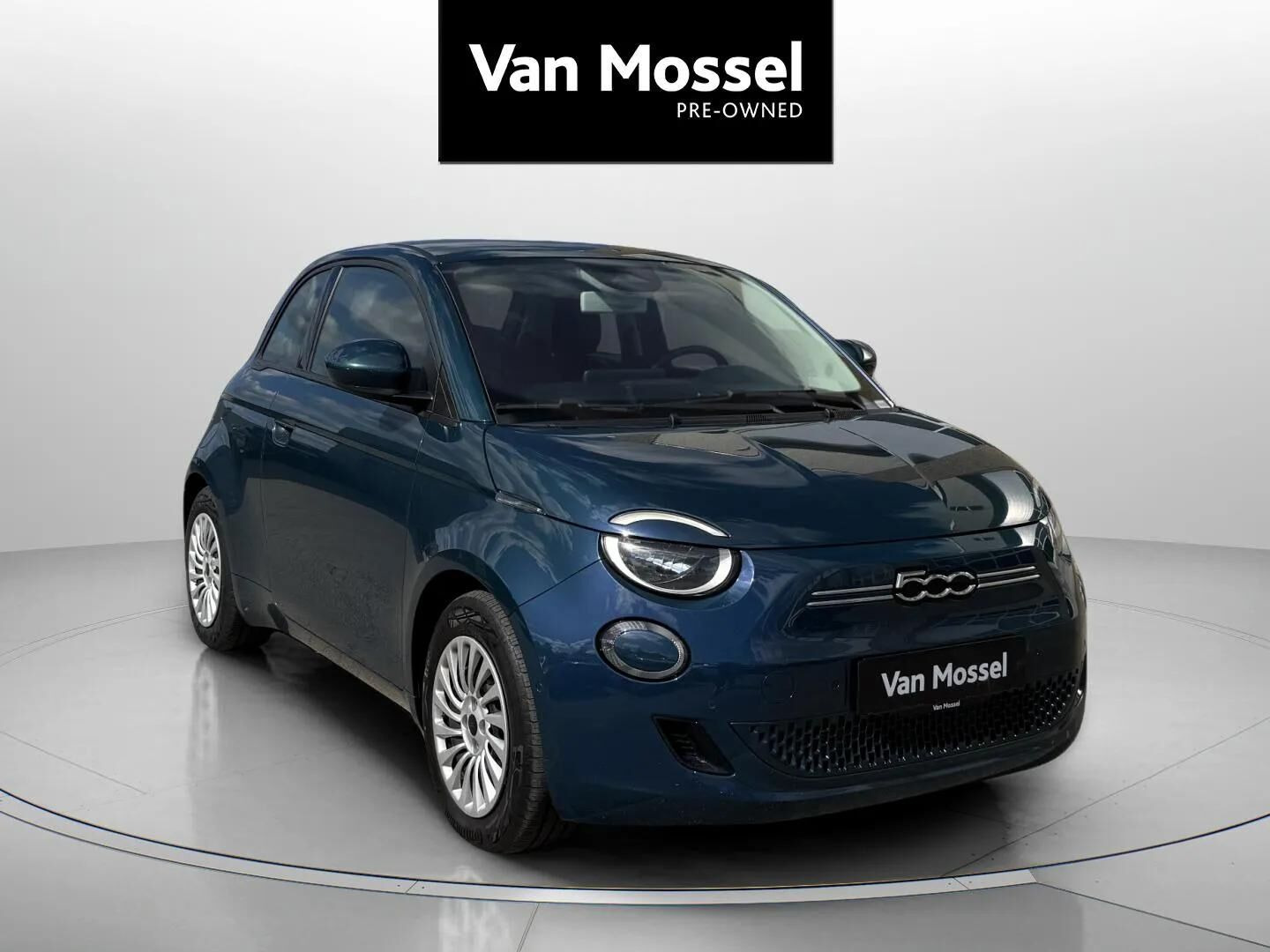 Grøn Fiat 500e fra 2023