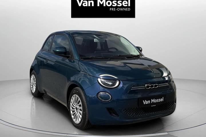 Grøn Fiat 500e fra 2023