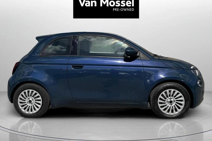 Grøn Fiat 500e fra 2023