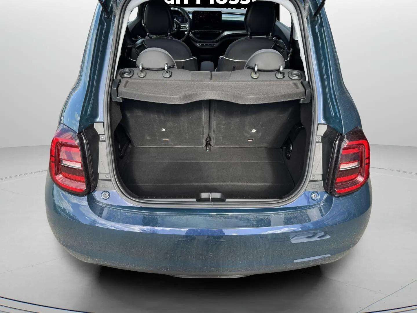 Grøn Fiat 500e fra 2023