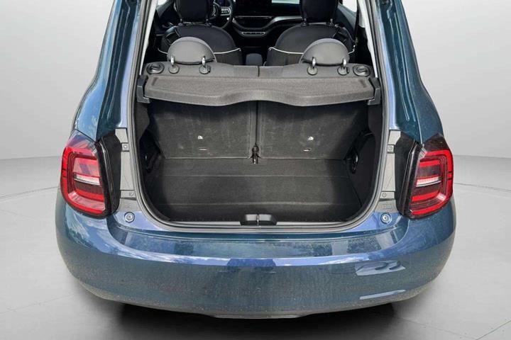 Grøn Fiat 500e fra 2023