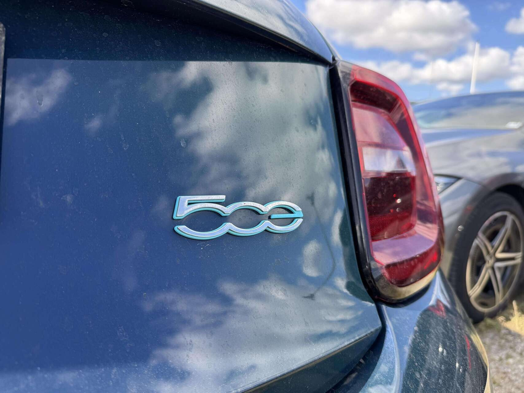 Grøn Fiat 500e fra 2023