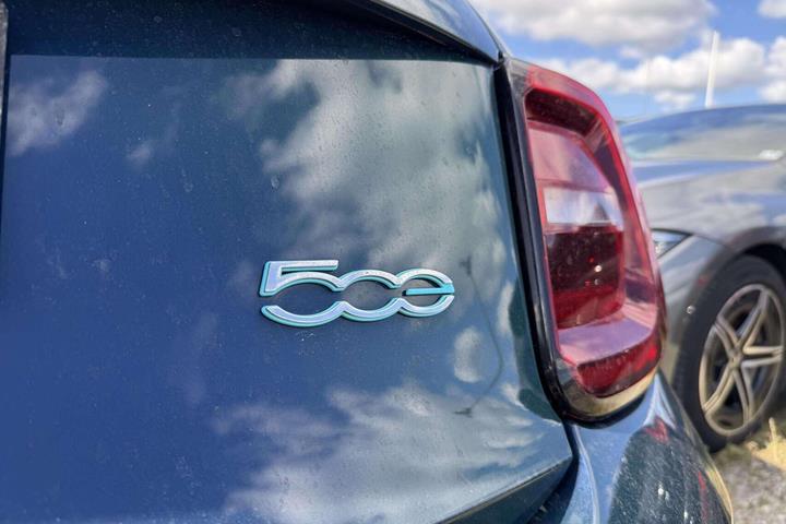 Grøn Fiat 500e fra 2023