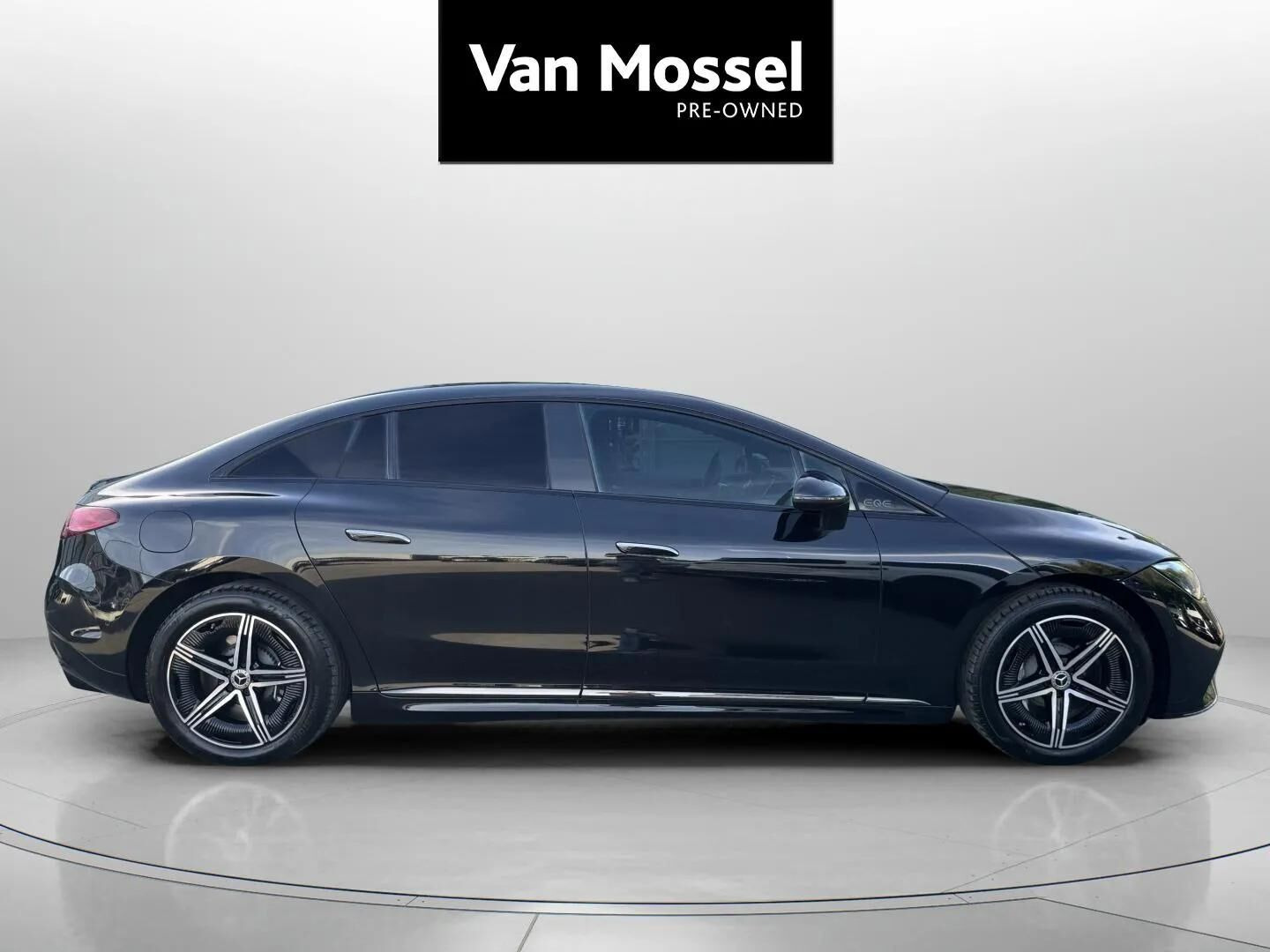 Grå Mercedes EQE 350+ fra 2025