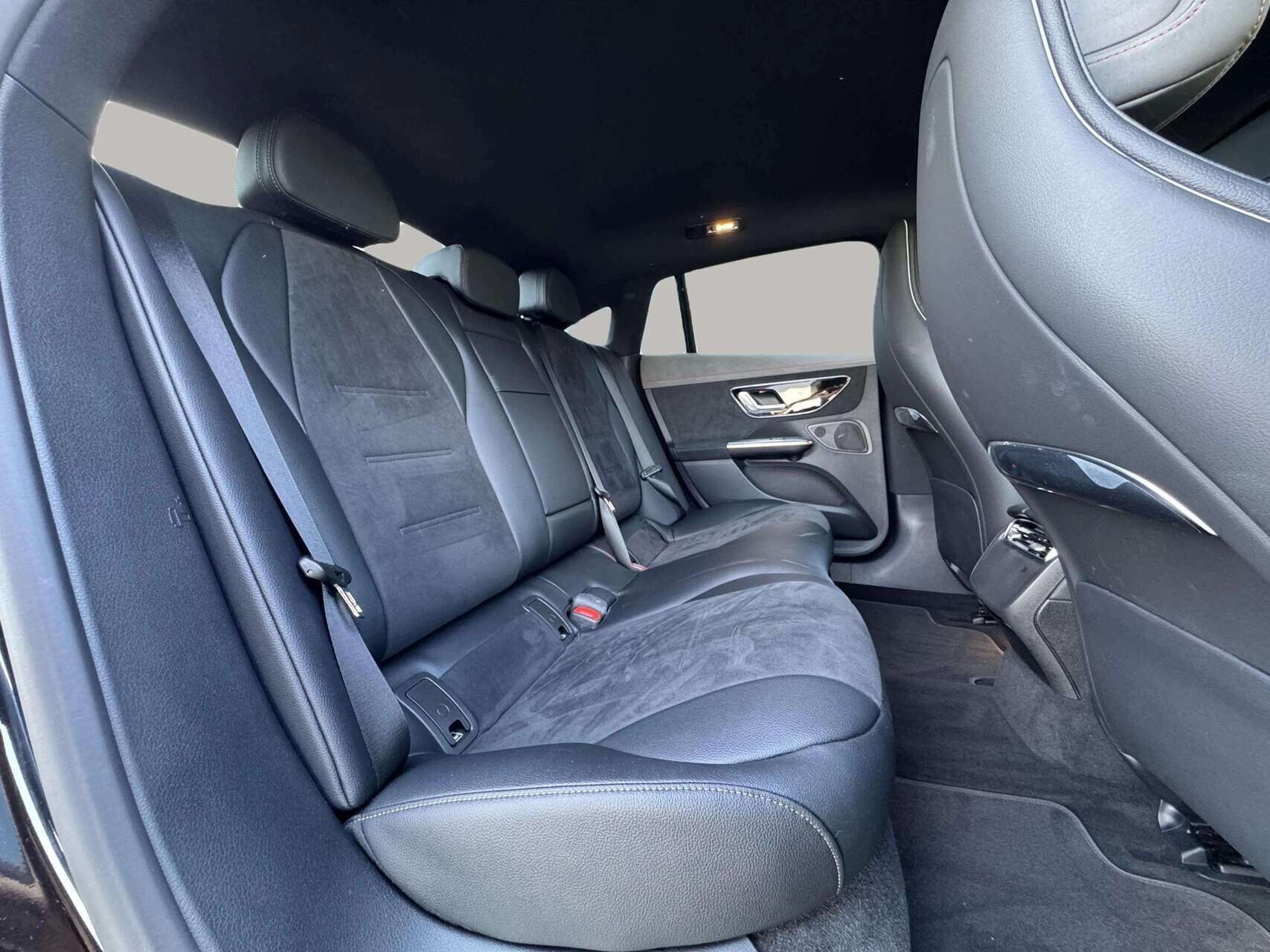 Grå Mercedes EQE 350+ fra 2025