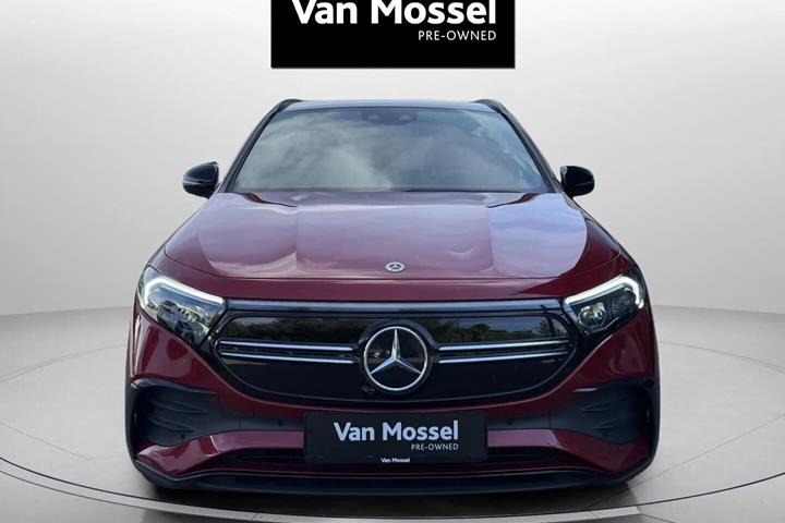 Rød Mercedes EQA 250 fra 2025