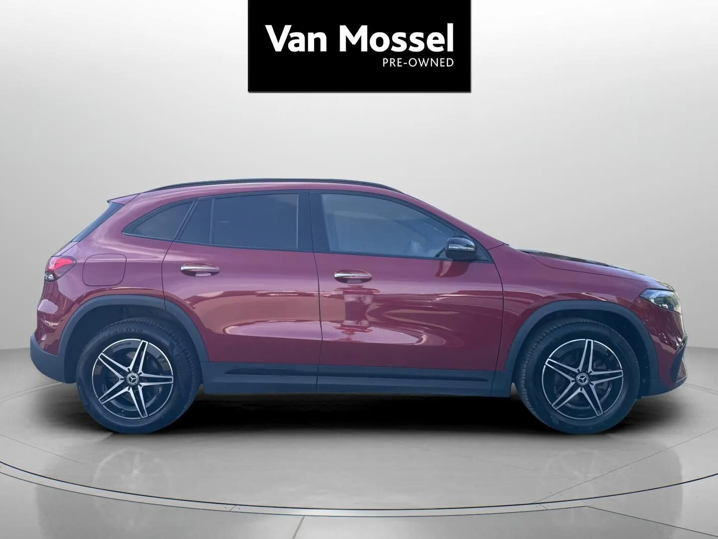 Rød Mercedes EQA 250 fra 2025