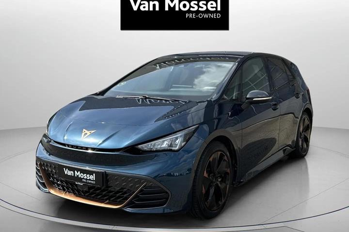 Blå Cupra Born fra 2024 set udefra