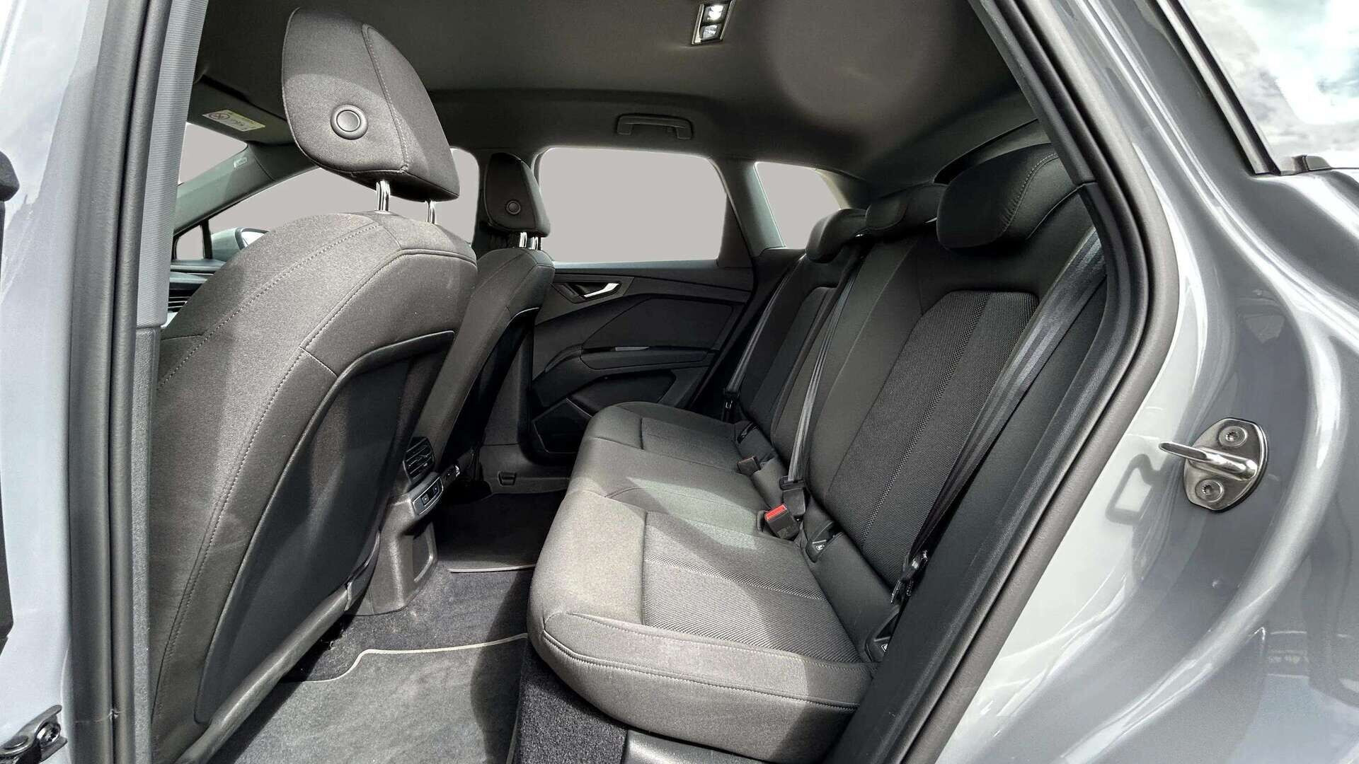 Sølv Audi Q4 fra 2023
