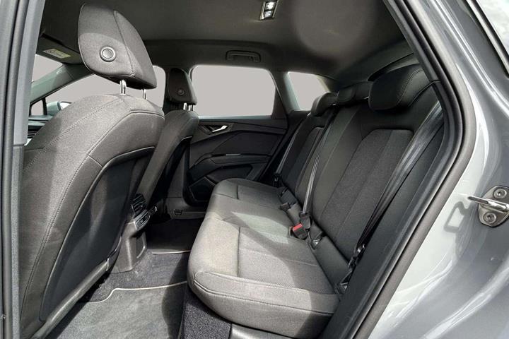 Sølv Audi Q4 fra 2023
