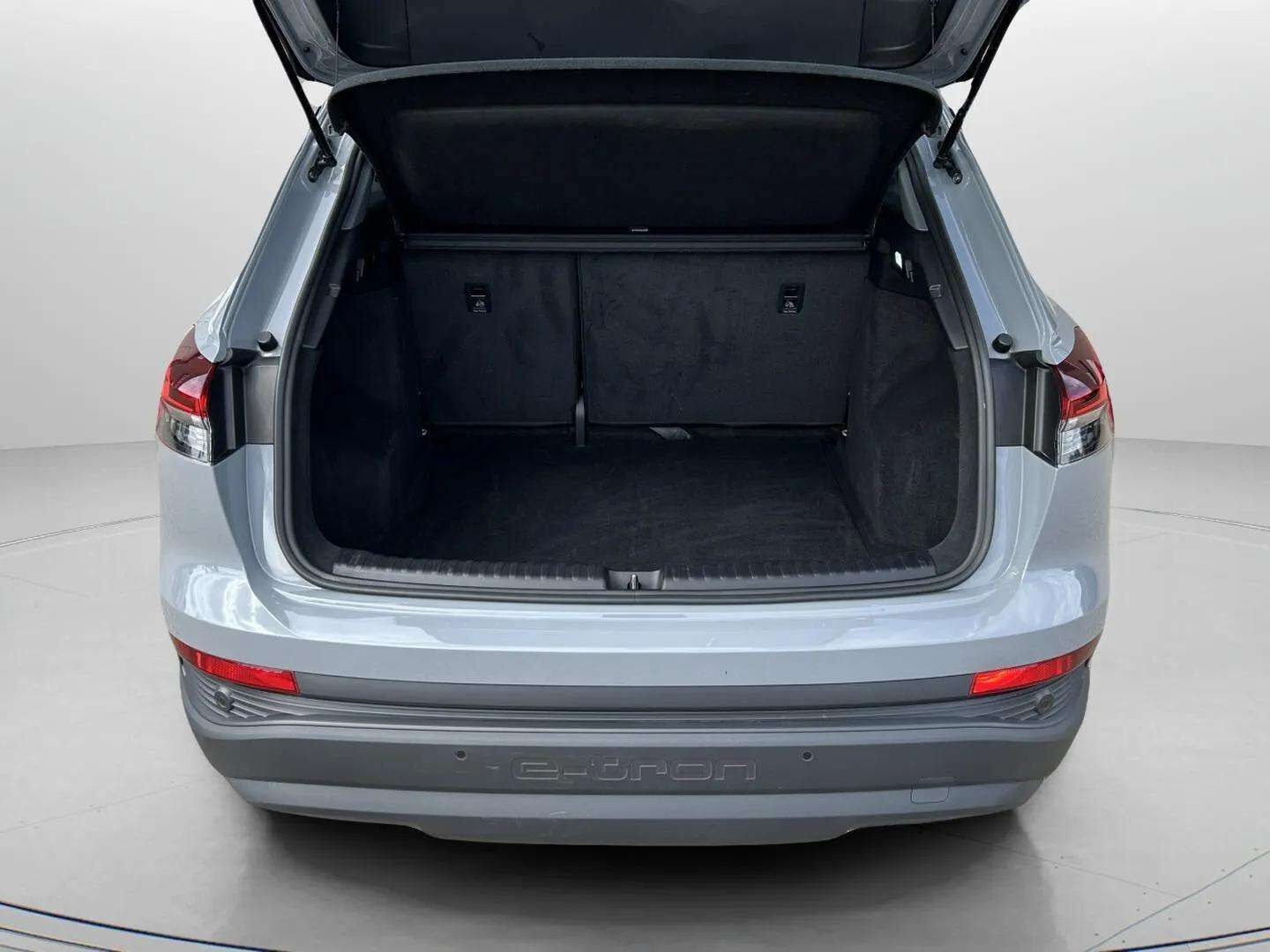 Sølv Audi Q4 fra 2023