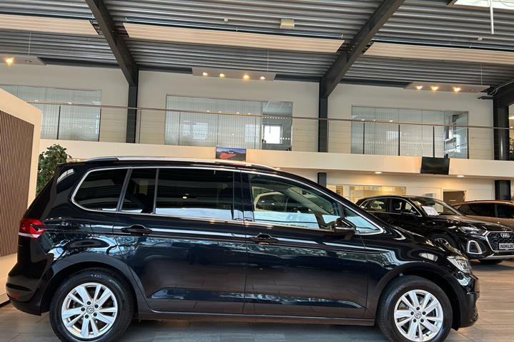 Sort VW Touran fra 2019