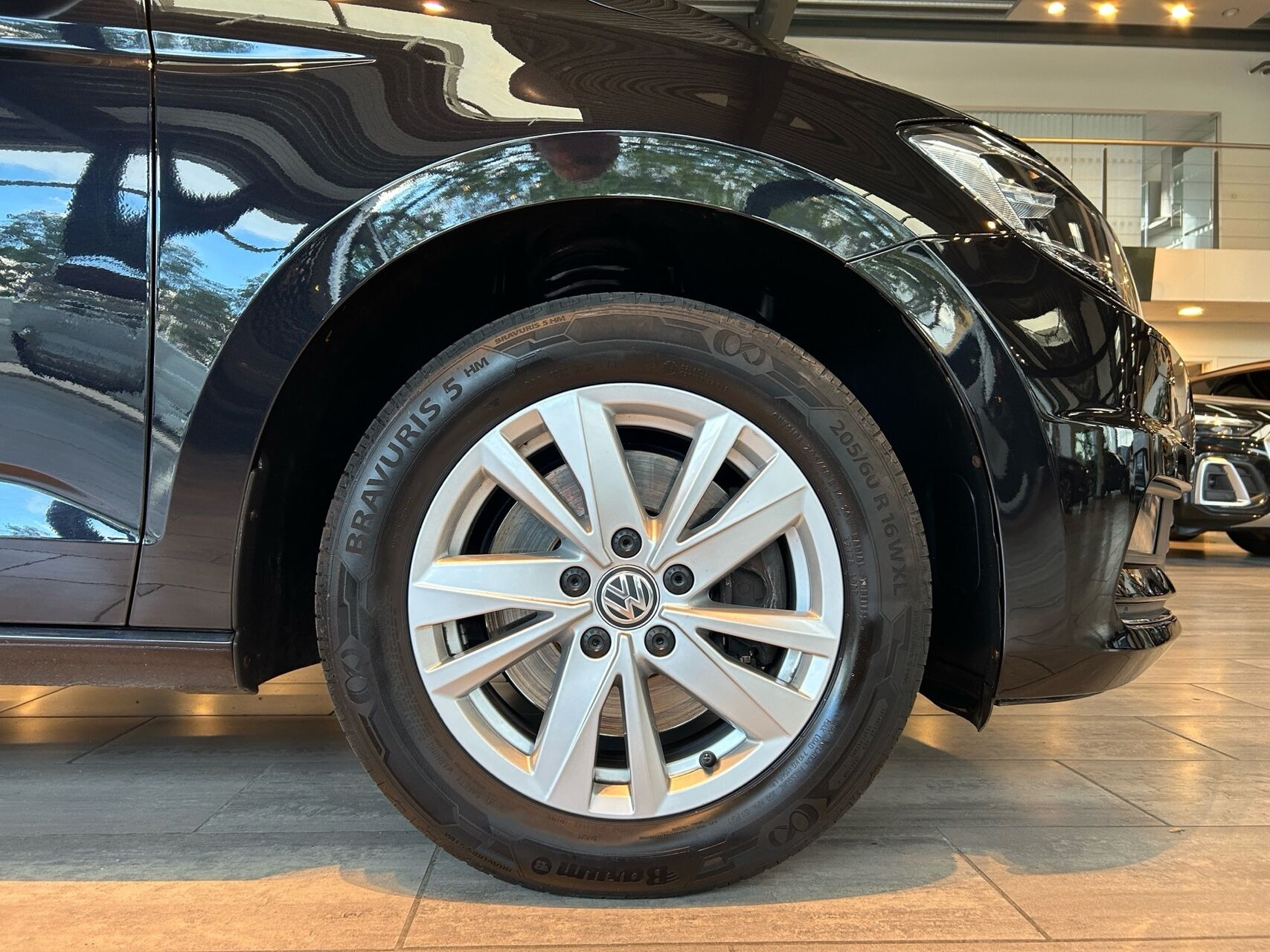 Sort VW Touran fra 2019