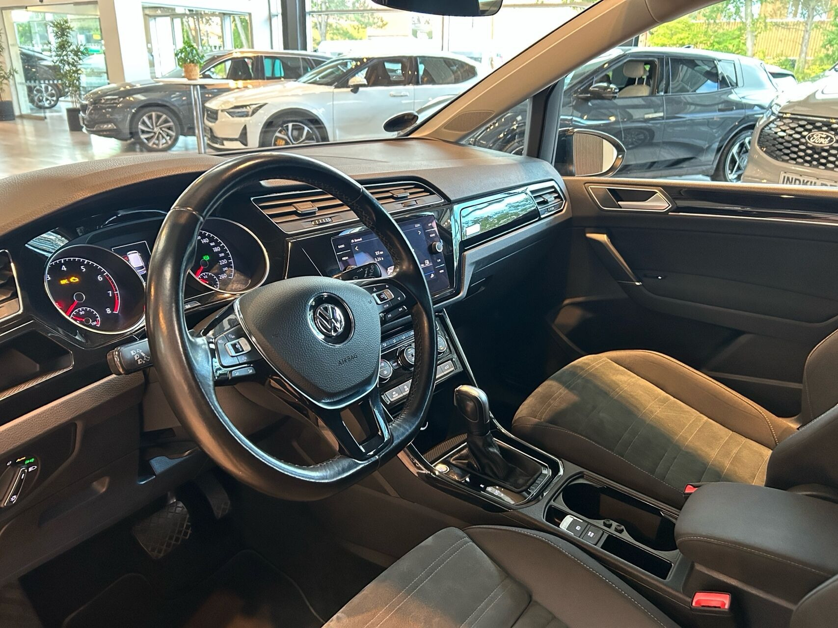 Sort VW Touran fra 2019