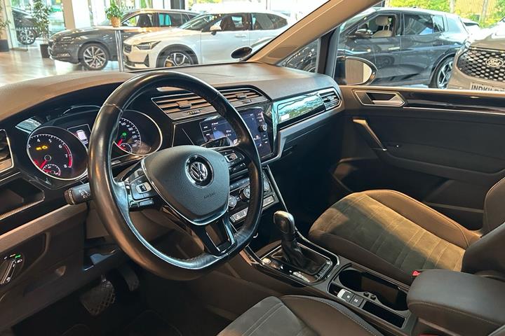 Sort VW Touran fra 2019