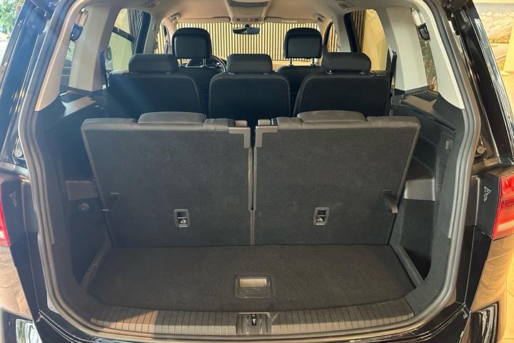 Sort VW Touran fra 2019