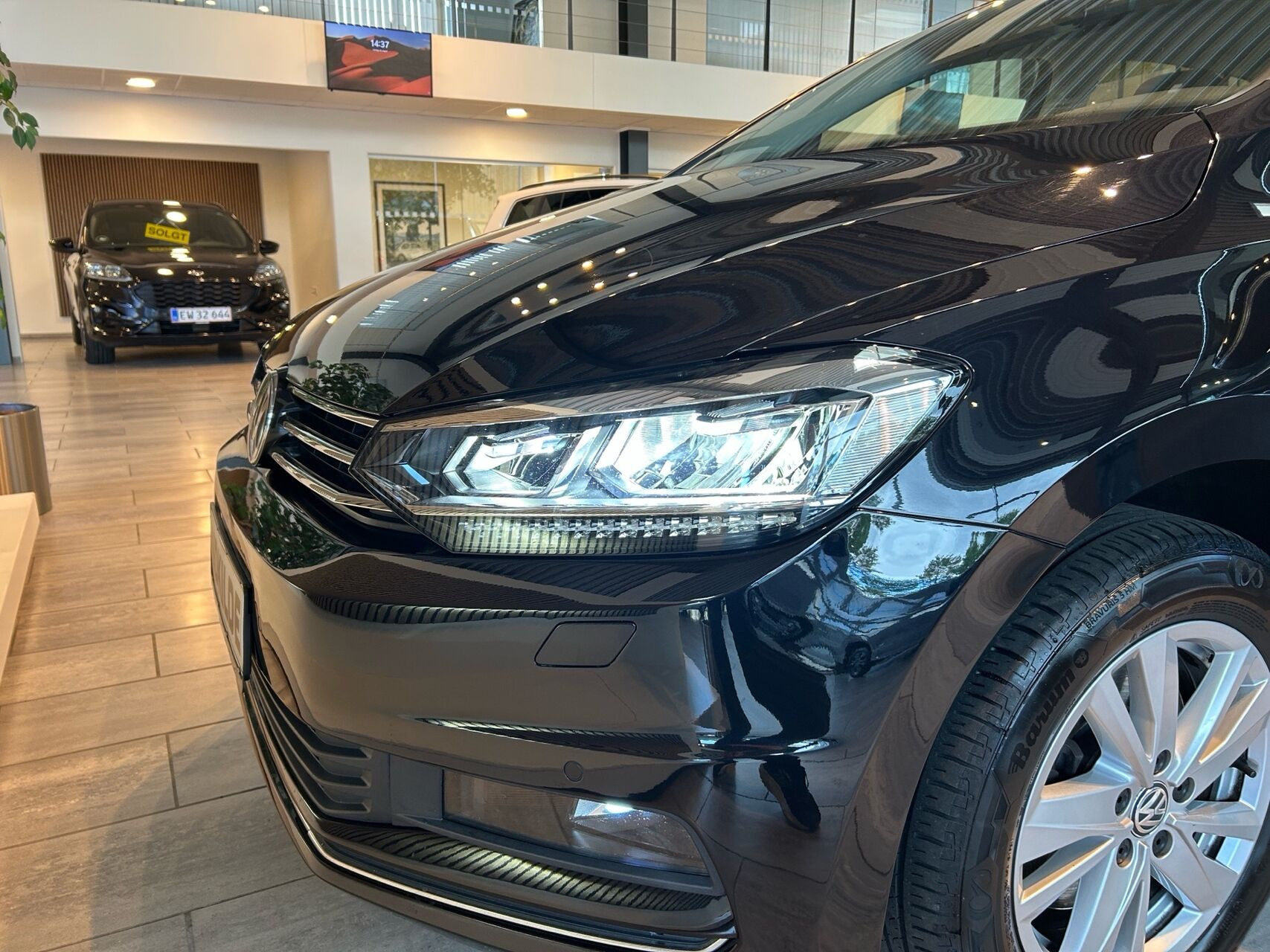 Sort VW Touran fra 2019