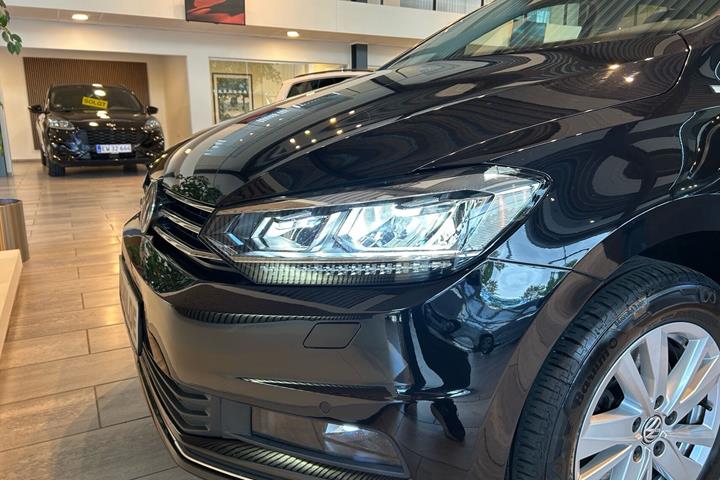 Sort VW Touran fra 2019