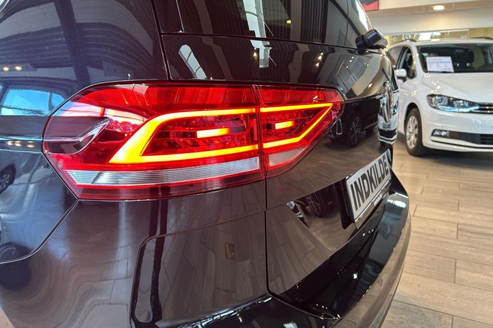 Sort VW Touran fra 2019