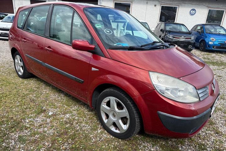 Rød Renault Grand Scenic I fra 2006