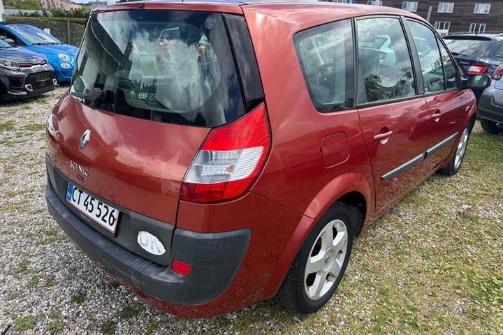 Rød Renault Grand Scenic I fra 2006