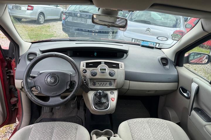 Rød Renault Grand Scenic I fra 2006 set indefra