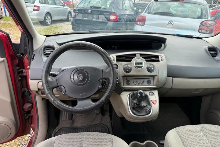 Rød Renault Grand Scenic I fra 2006