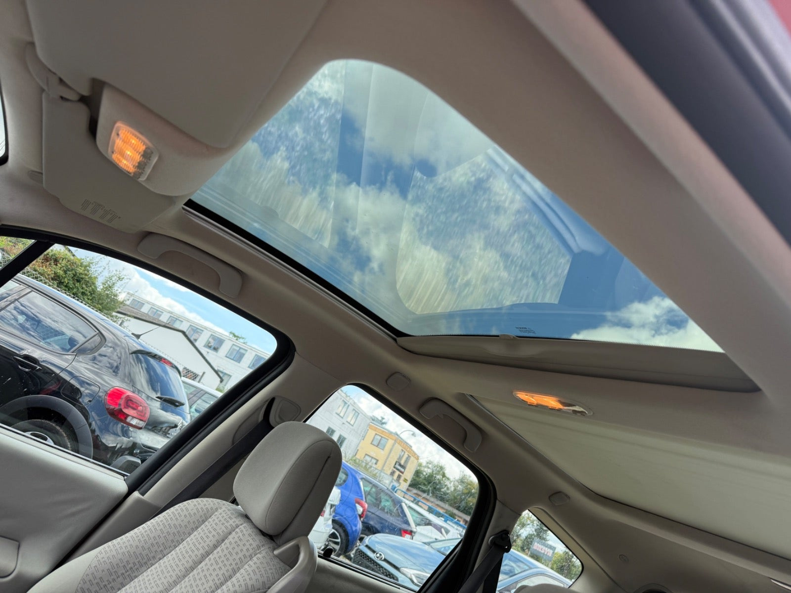 Rød Renault Grand Scenic I fra 2006